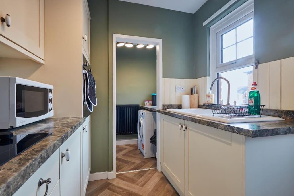 Cosy 3-Bedroom House In Seaham - Street Parking 外观 照片