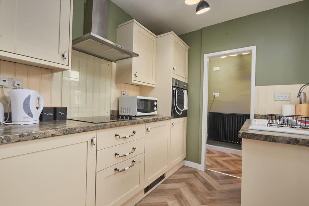 Cosy 3-Bedroom House In Seaham - Street Parking 外观 照片