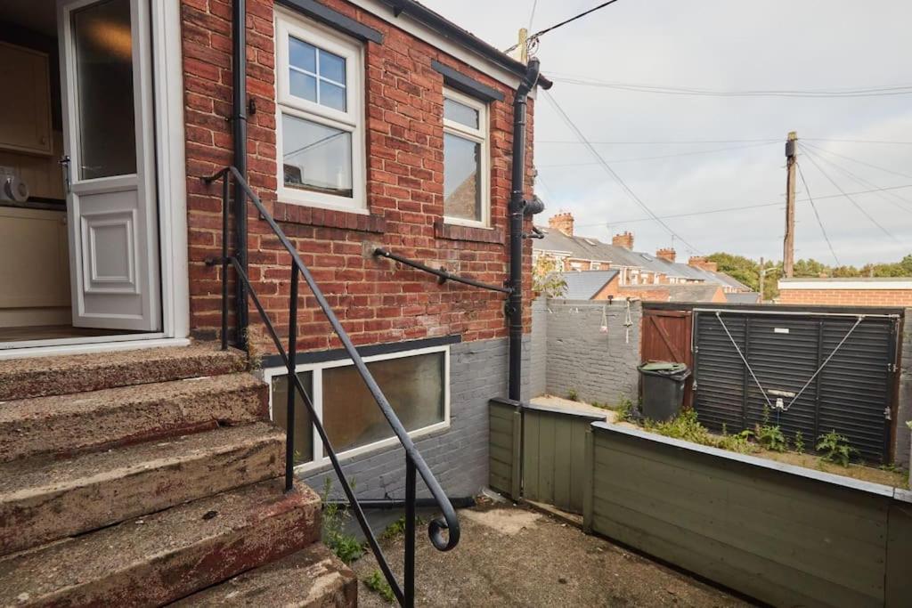 Cosy 3-Bedroom House In Seaham - Street Parking 外观 照片